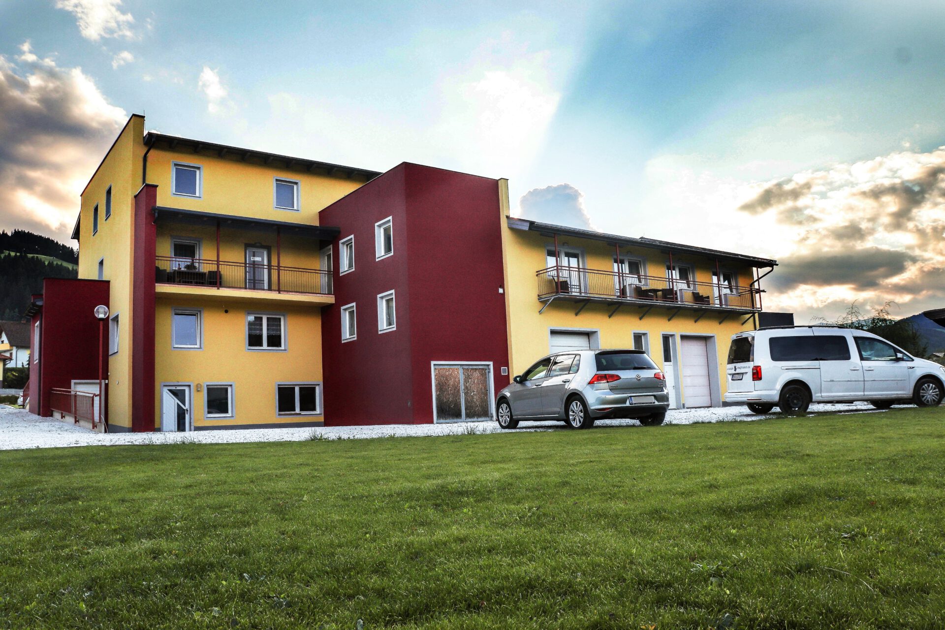 haus-zirben-diamant-gartenansicht-obdach-steiermark